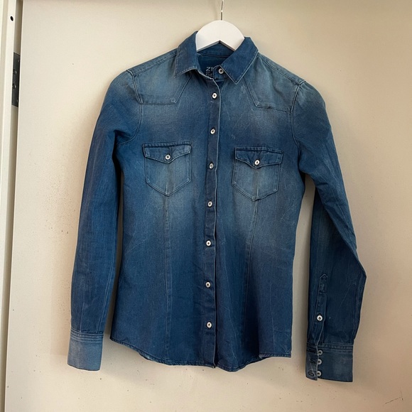 Zara Faded Denim Button Down - Picture 1 of 4